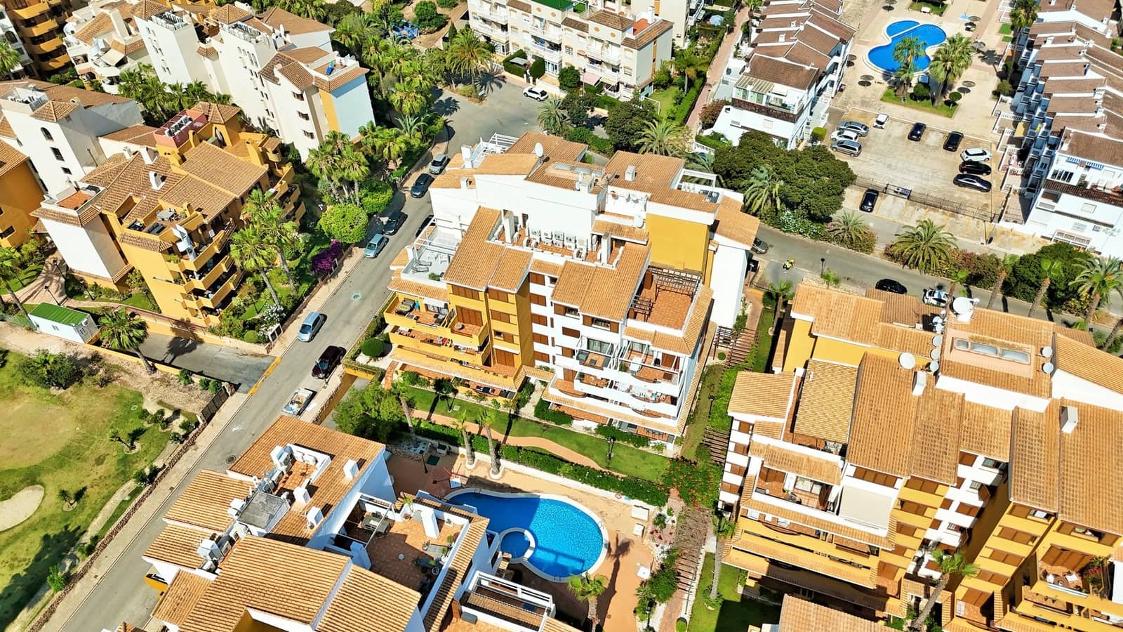 2 bedroom Apartment for sale in Punta Prima with pool - € 259,000 (Ref: 9199069)