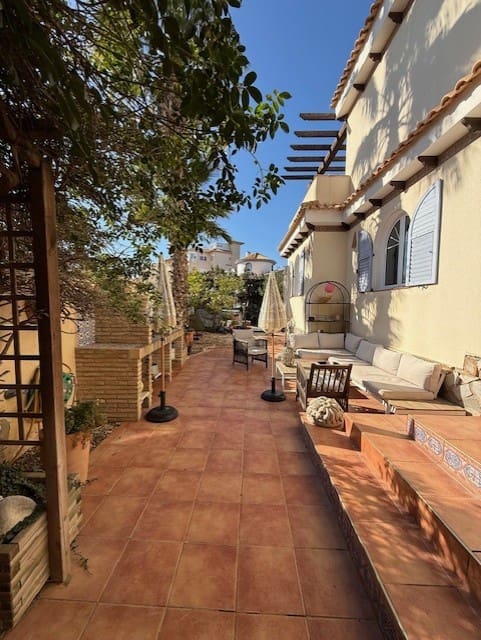 5 bedroom Villa for sale in Orihuela Costa with pool garage - € 850,000 (Ref: 9199073)