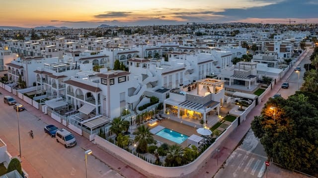 3 chambre Villa/Maison à vendre à Ciudad Quesada, Rojales avec piscine - 1 200 000 € (Ref: 9199074)