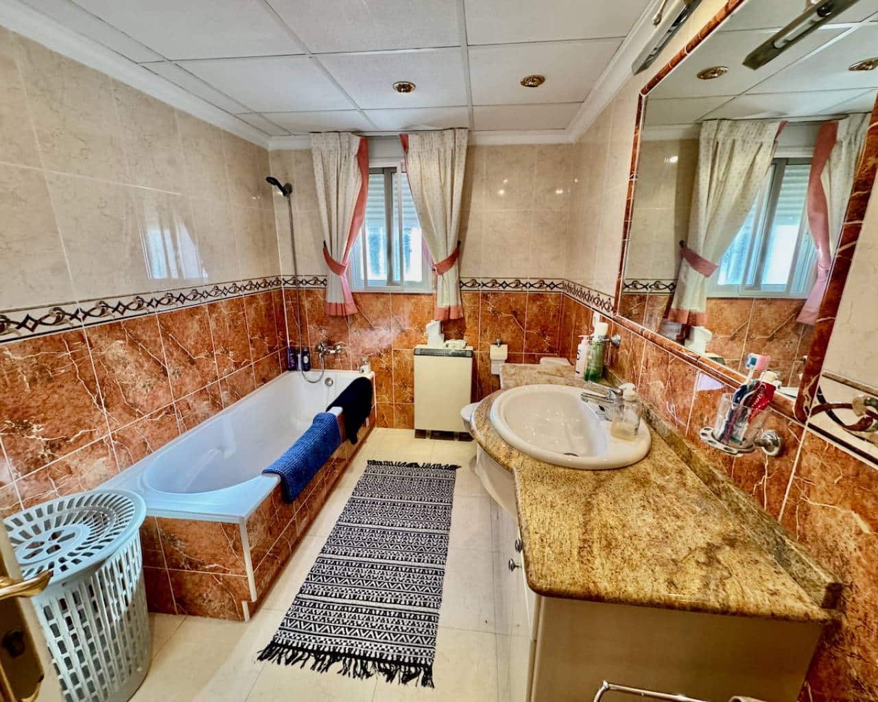 4 bedroom Villa for sale in Benferri with pool garage - € 275,000 (Ref: 9199075)