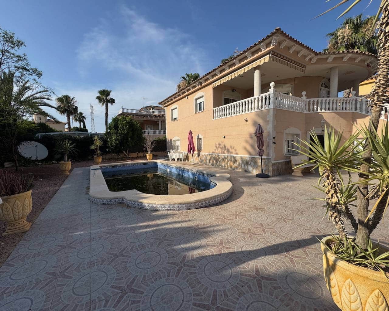 4 bedroom Villa for sale in Benferri with pool garage - € 275,000 (Ref: 9199075)