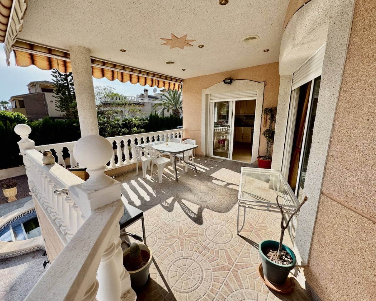 4 bedroom Villa for sale in Benferri with pool garage - € 275,000 (Ref: 9199075)