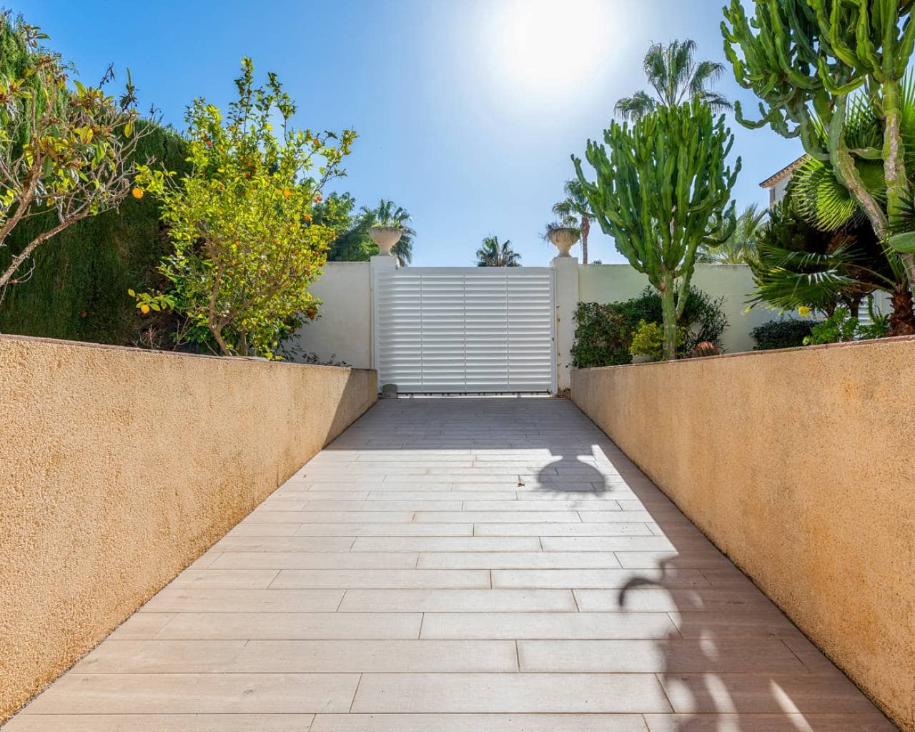 5 quarto Moradia para venda em Dona Pepa com piscina garagem - 750 000 € (Ref: 9199077)