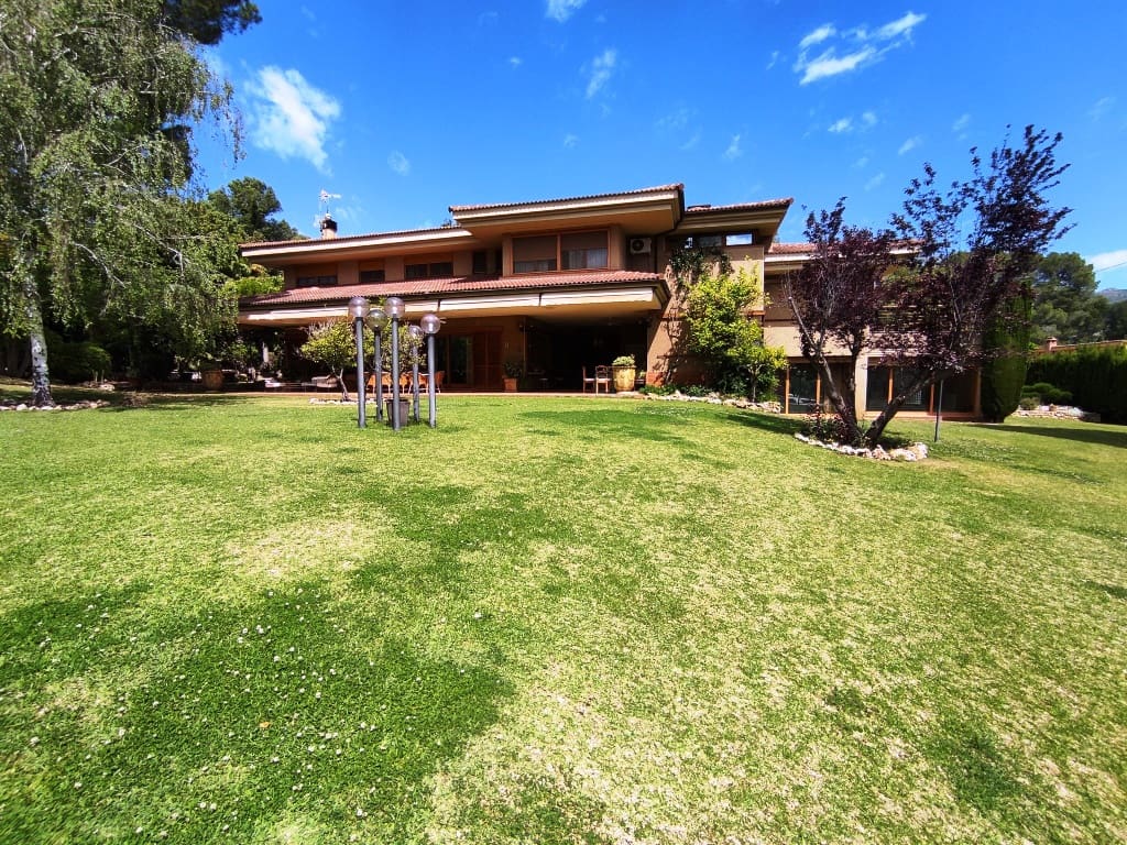 13 slaapkamer Villa te koop in Cocentaina met zwembad garage - € 1.950.000 (Ref: 9199082)