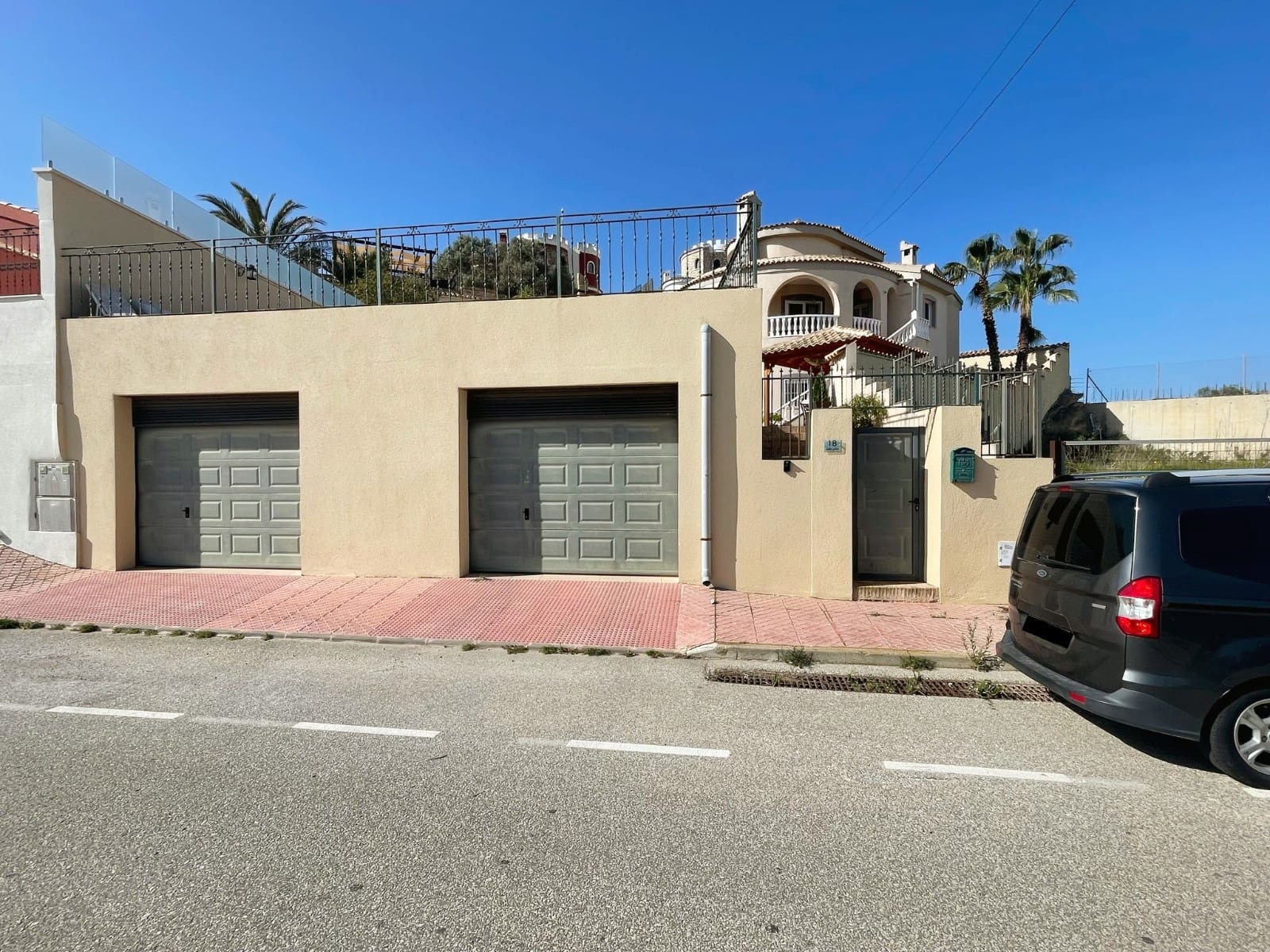 5 quarto Moradia para venda em La Marquesa com piscina - 425 000 € (Ref: 9199085)