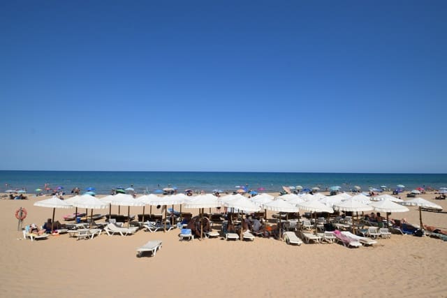 7 sovrum Villa till salu i Guardamar Playa, Guardamar del Segura med pool garage - 730 000 € (Ref: 9199086)