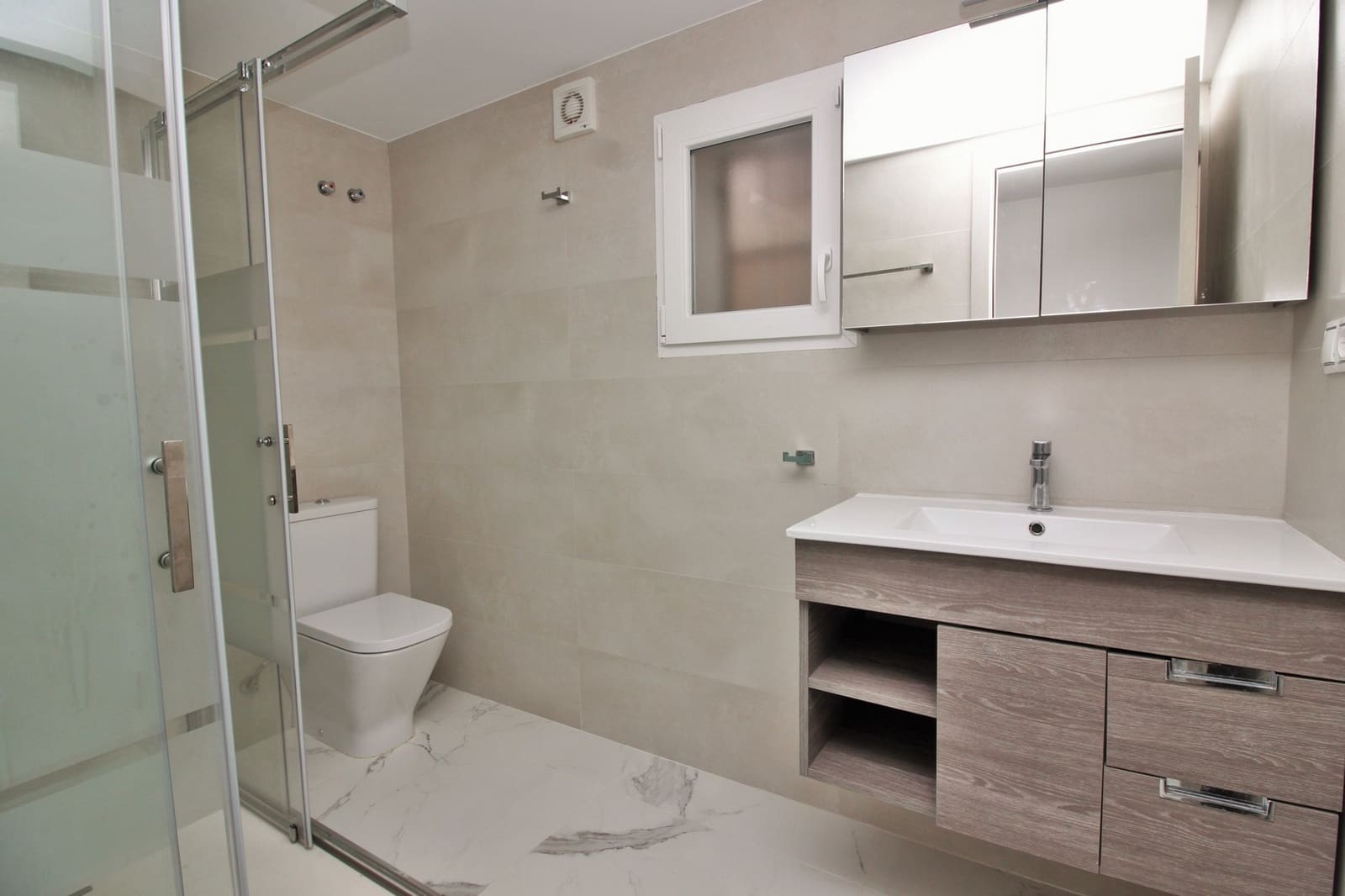 2 sovrum Villa till salu i Villamartin med pool - 399 000 € (Ref: 9199089)