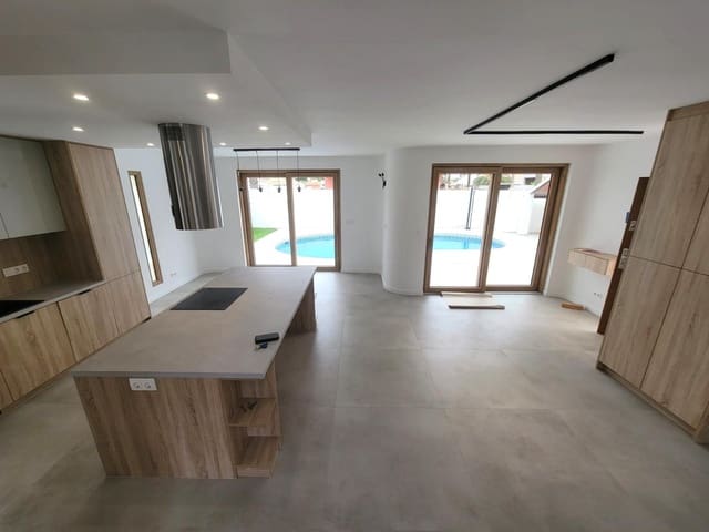 3 Zimmer Villa zu verkaufen in La Zenia, Orihuela mit Pool - 1.400.000 € (Ref: 9199110)