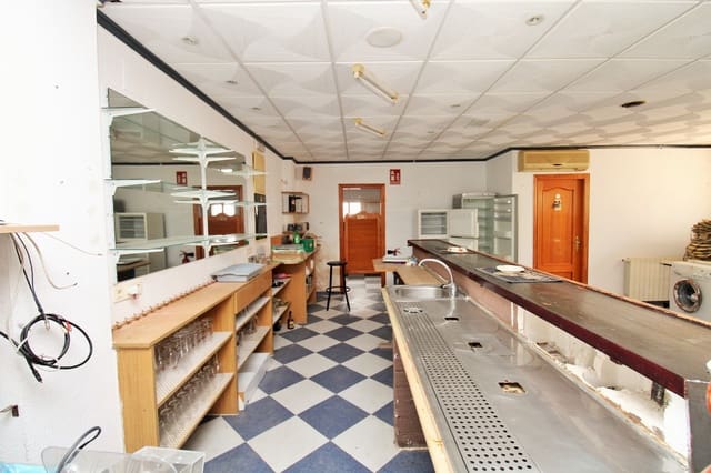 3 bedroom Commercial for sale in Villamartin, Orihuela with pool - € 374,900 (Ref: 9199112)