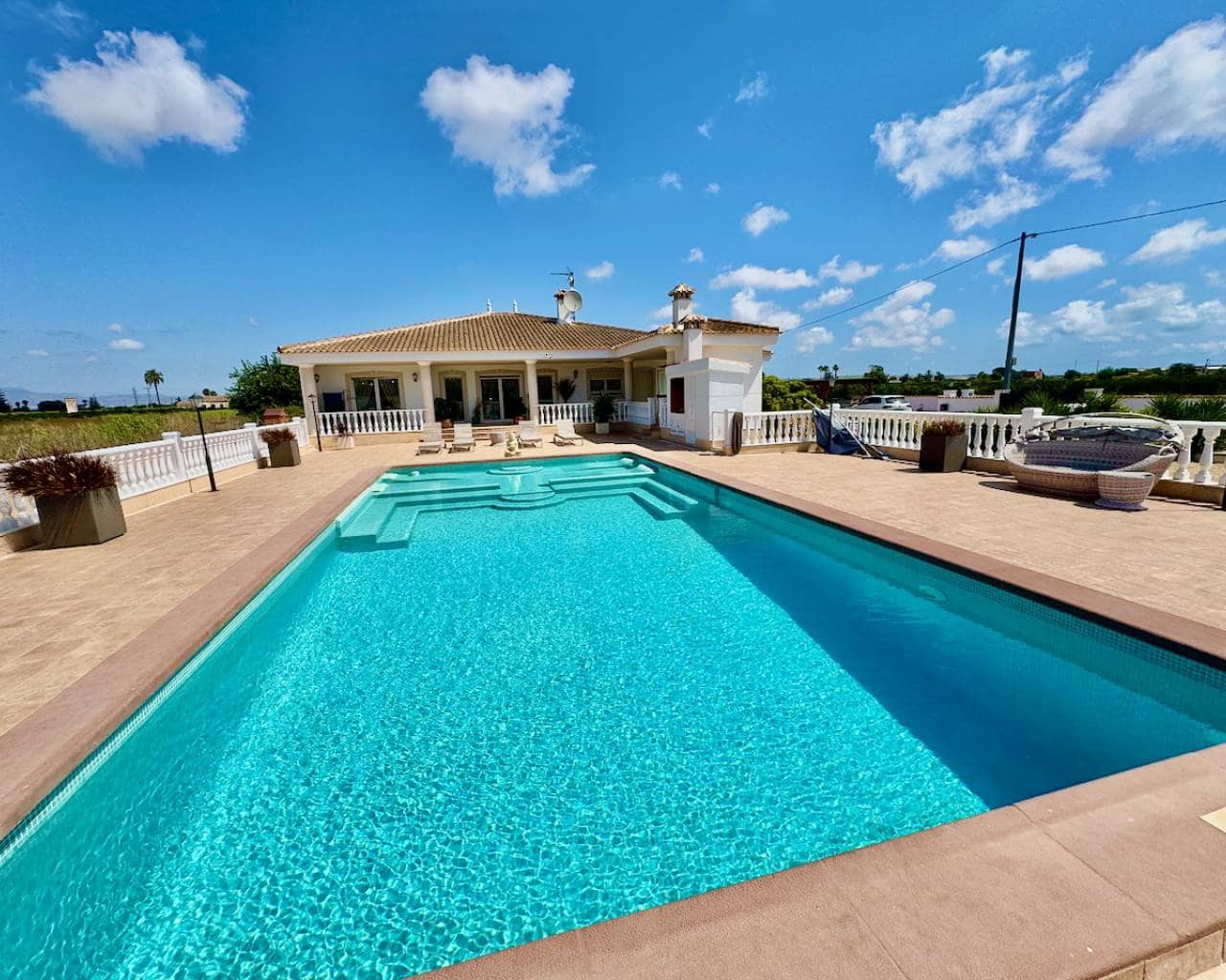 6 bedroom Villa for sale in Rojales with pool garage - € 999,000 (Ref: 9199118)