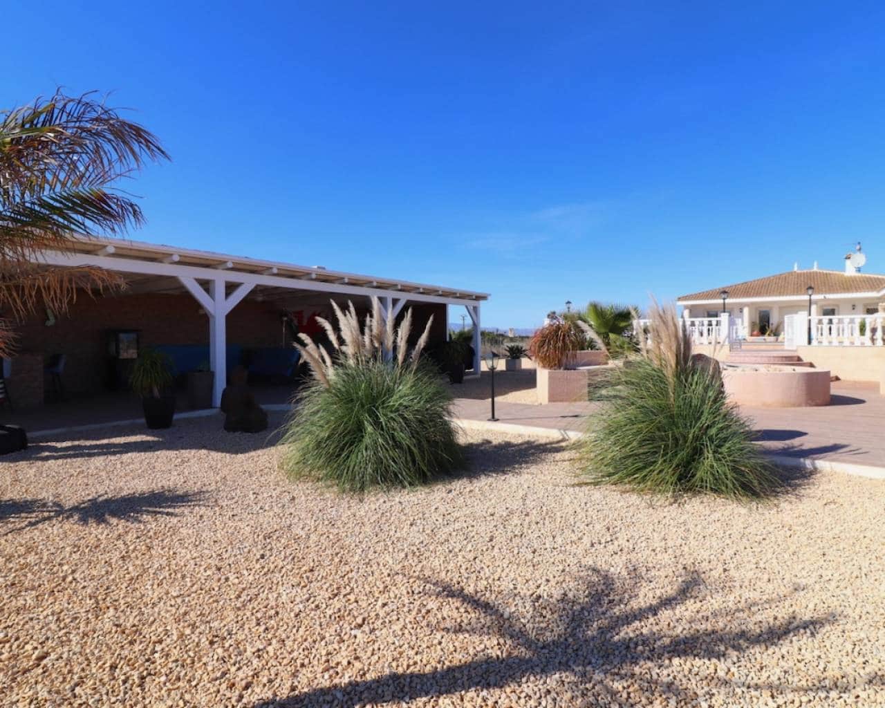 6 bedroom Villa for sale in Rojales with pool garage - € 999,000 (Ref: 9199118)