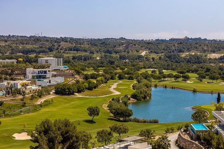 Apartamento de 2 habitaciones en Las Colinas Golf en venta con piscina garaje - 369.000 € (Ref: 9199125)