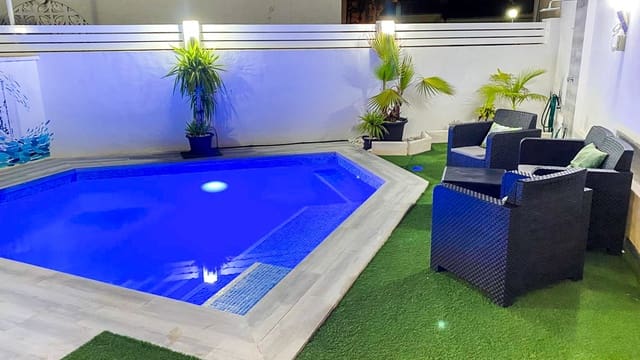 2 soverom Villa til salgs i Playa de los Locos, Torrevieja med svømmebasseng - € 309 800 (Ref: 9199128)