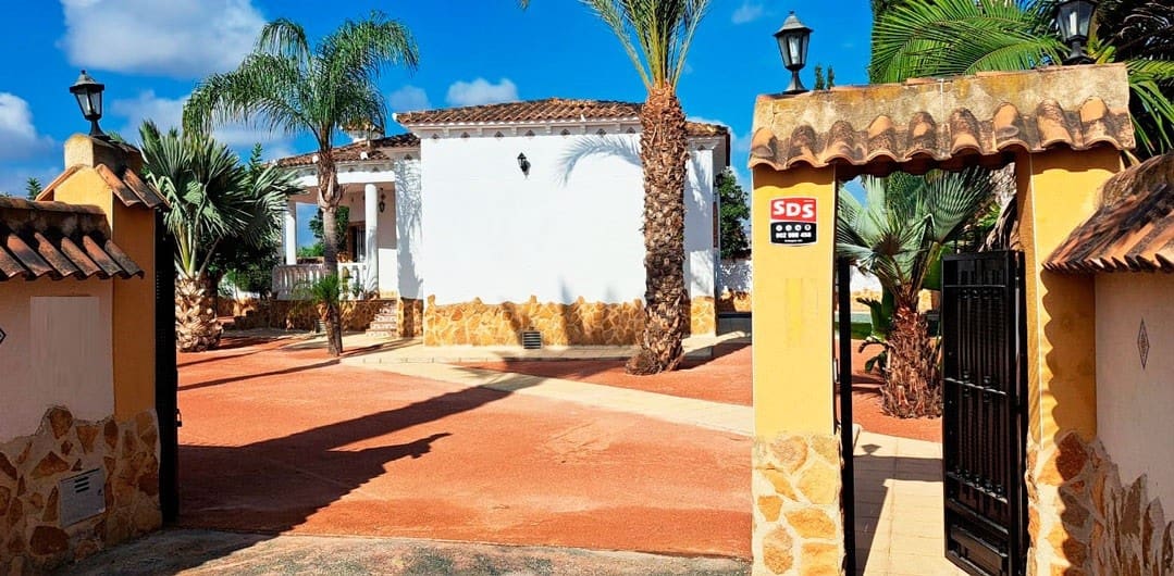 3 slaapkamer Villa te koop in Catral met garage - € 385.000 (Ref: 9199134)