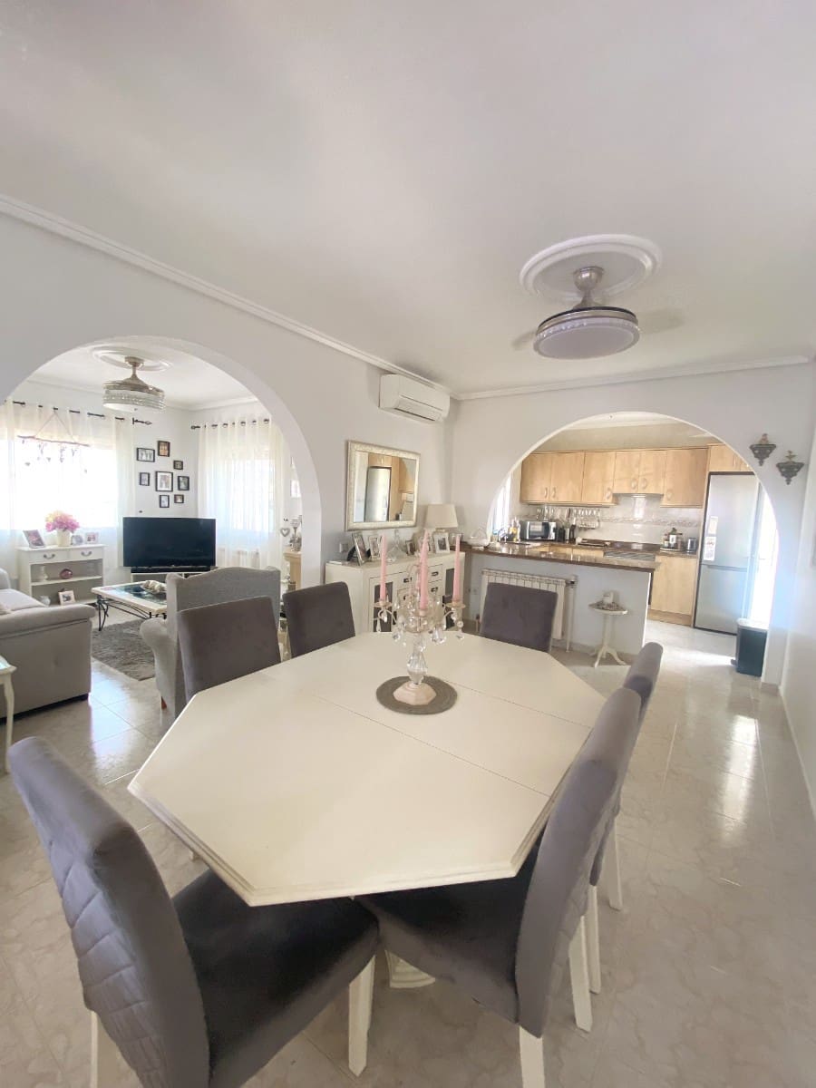 2 soveværelse Villa til salg i Dona Pepa med swimmingpool - € 395.000 (Ref: 9199142)