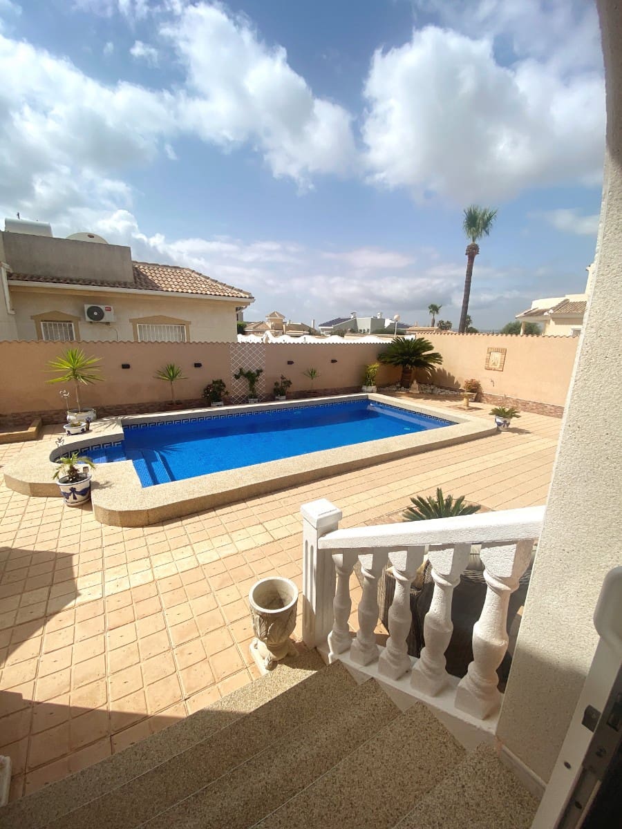 2 soveværelse Villa til salg i Dona Pepa med swimmingpool - € 395.000 (Ref: 9199142)