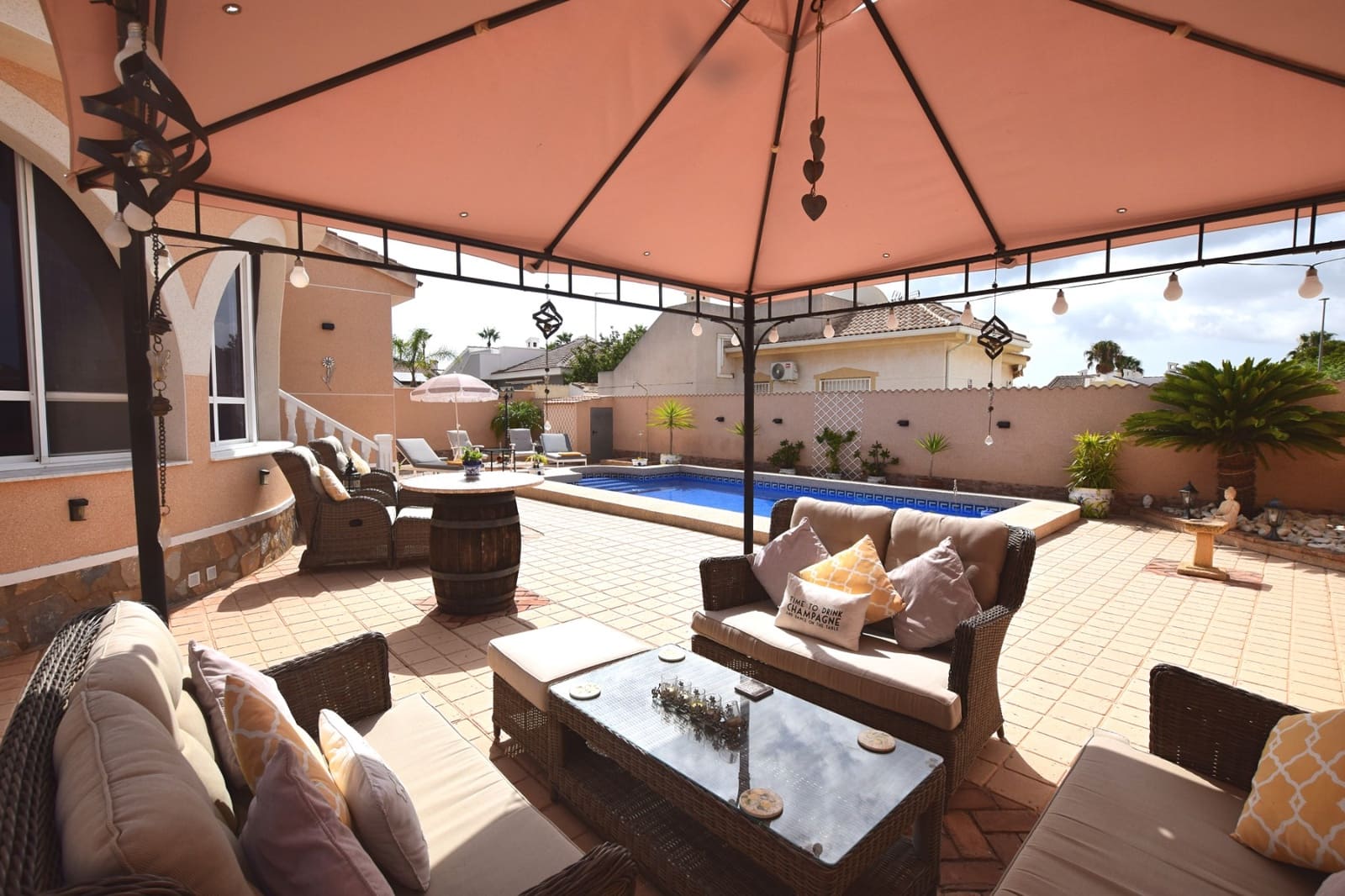 2 soveværelse Villa til salg i Dona Pepa med swimmingpool - € 395.000 (Ref: 9199142)