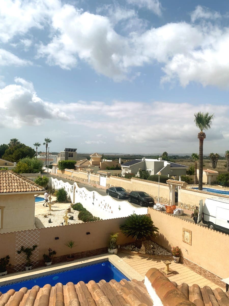 2 soveværelse Villa til salg i Dona Pepa med swimmingpool - € 395.000 (Ref: 9199142)