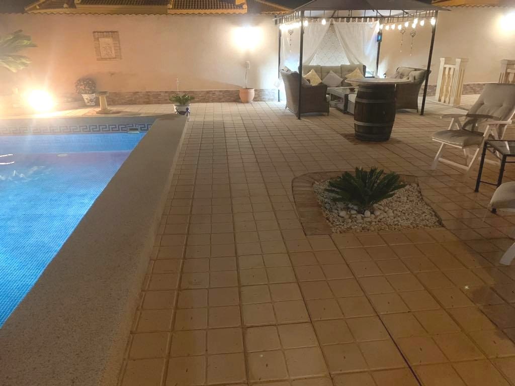 2 soveværelse Villa til salg i Dona Pepa med swimmingpool - € 395.000 (Ref: 9199142)