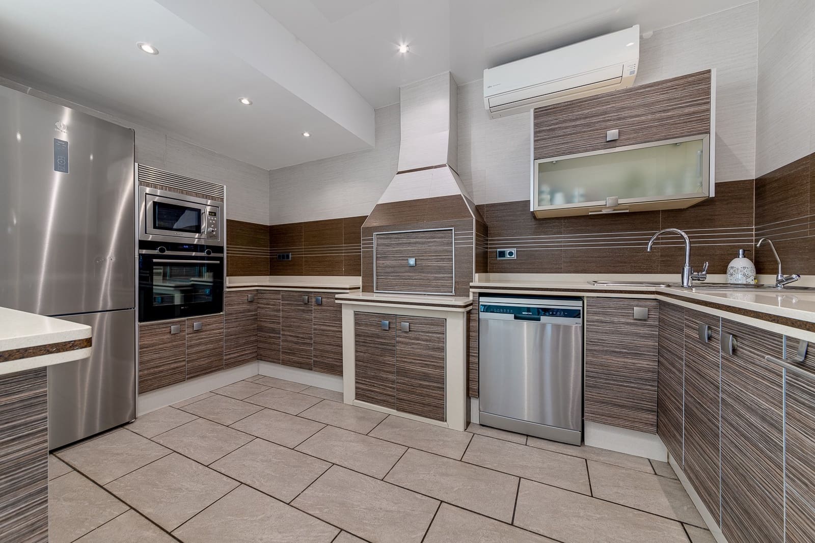 6 bedroom Villa for sale in San Javier with pool garage - € 615,000 (Ref: 9199148)