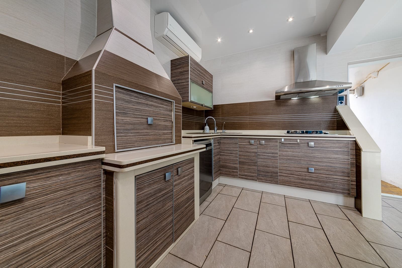 6 bedroom Villa for sale in San Javier with pool garage - € 615,000 (Ref: 9199148)