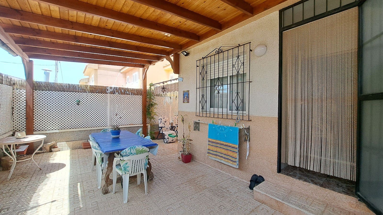 4 makuuhuone Huvila myytävänä paikassa Los Alcazares mukana 
autotalli - 310 000 € (Ref: 9199176)