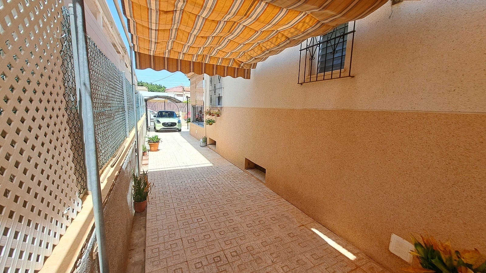 4 makuuhuone Huvila myytävänä paikassa Los Alcazares mukana 
autotalli - 310 000 € (Ref: 9199176)