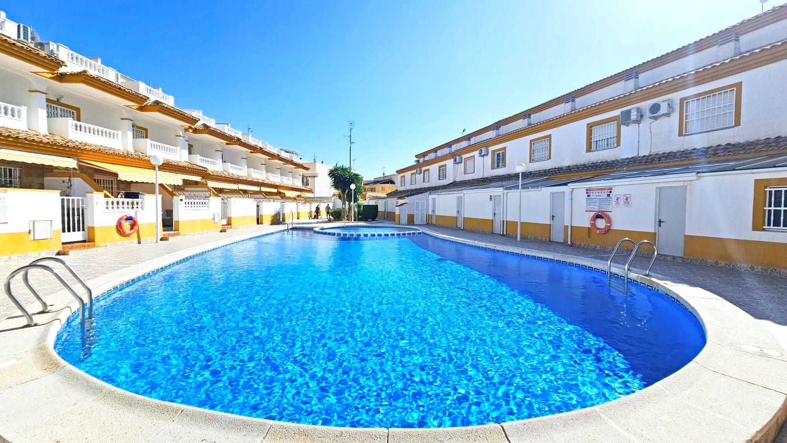 3 soverom Hus til salgs i Los Alcazares med svømmebasseng - € 269 000 (Ref: 9199215)