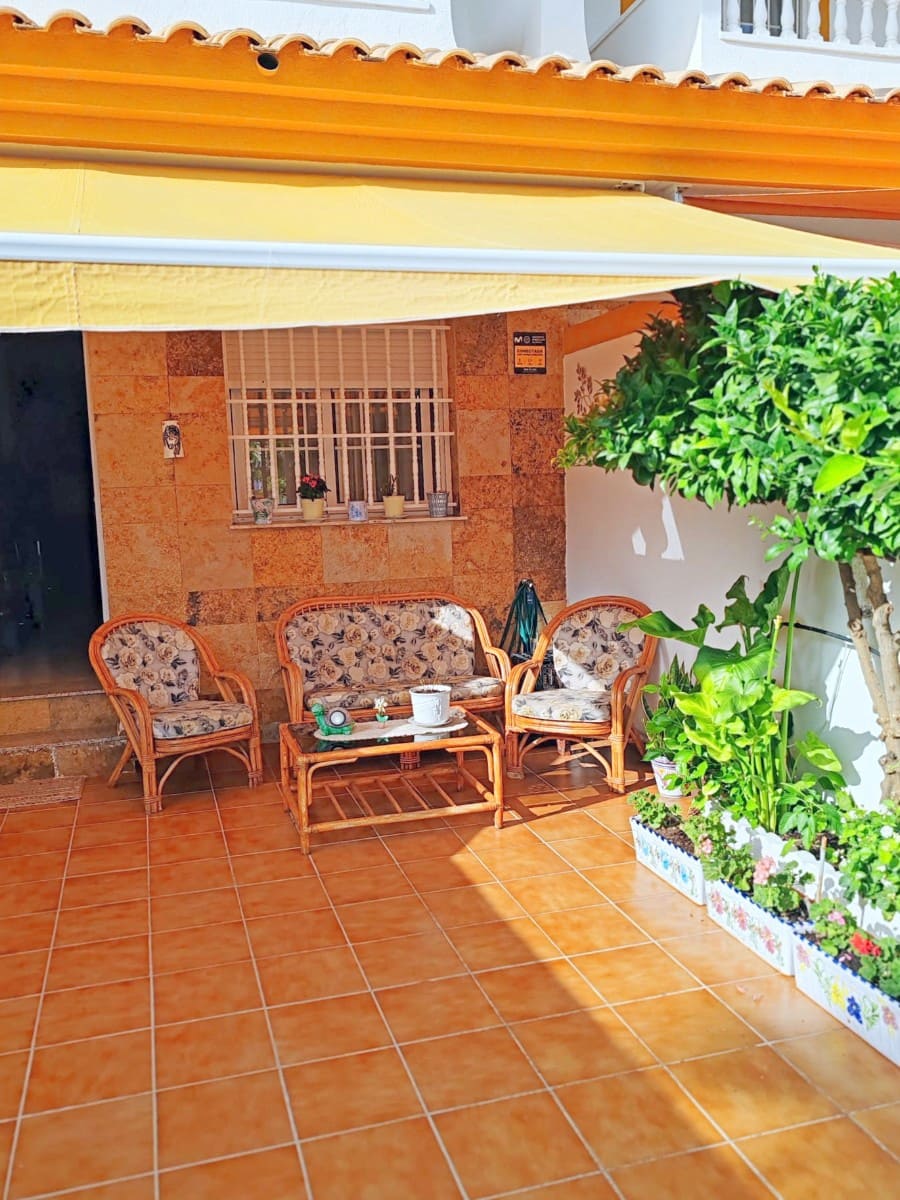 3 soverom Hus til salgs i Los Alcazares med svømmebasseng - € 269 000 (Ref: 9199215)