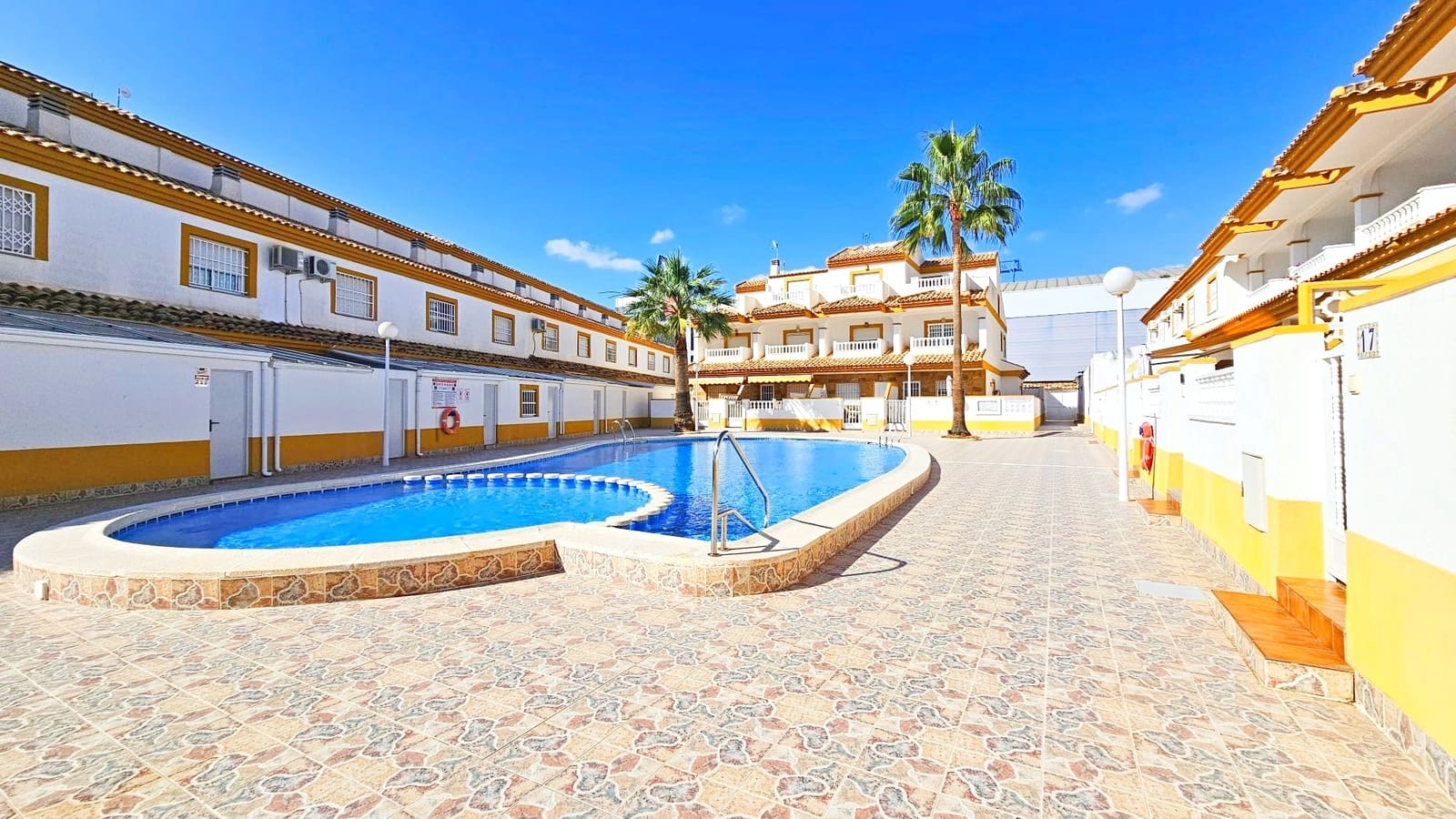 3 soverom Hus til salgs i Los Alcazares med svømmebasseng - € 269 000 (Ref: 9199215)