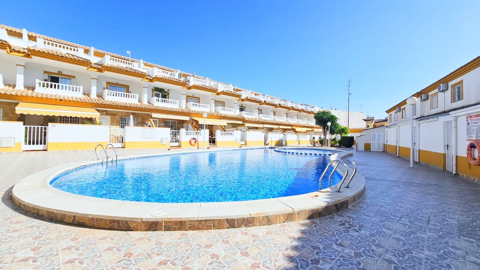 3 soverom Hus til salgs i Los Alcazares med svømmebasseng - € 269 000 (Ref: 9199215)