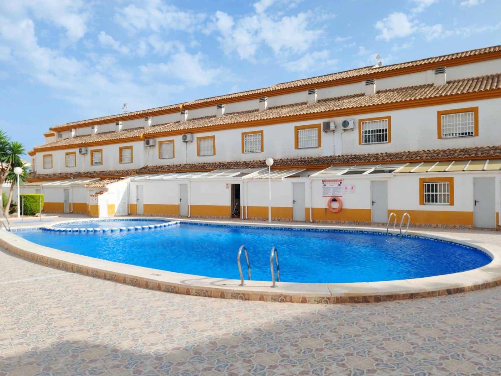 3 soverom Hus til salgs i Los Alcazares med svømmebasseng - € 269 000 (Ref: 9199215)