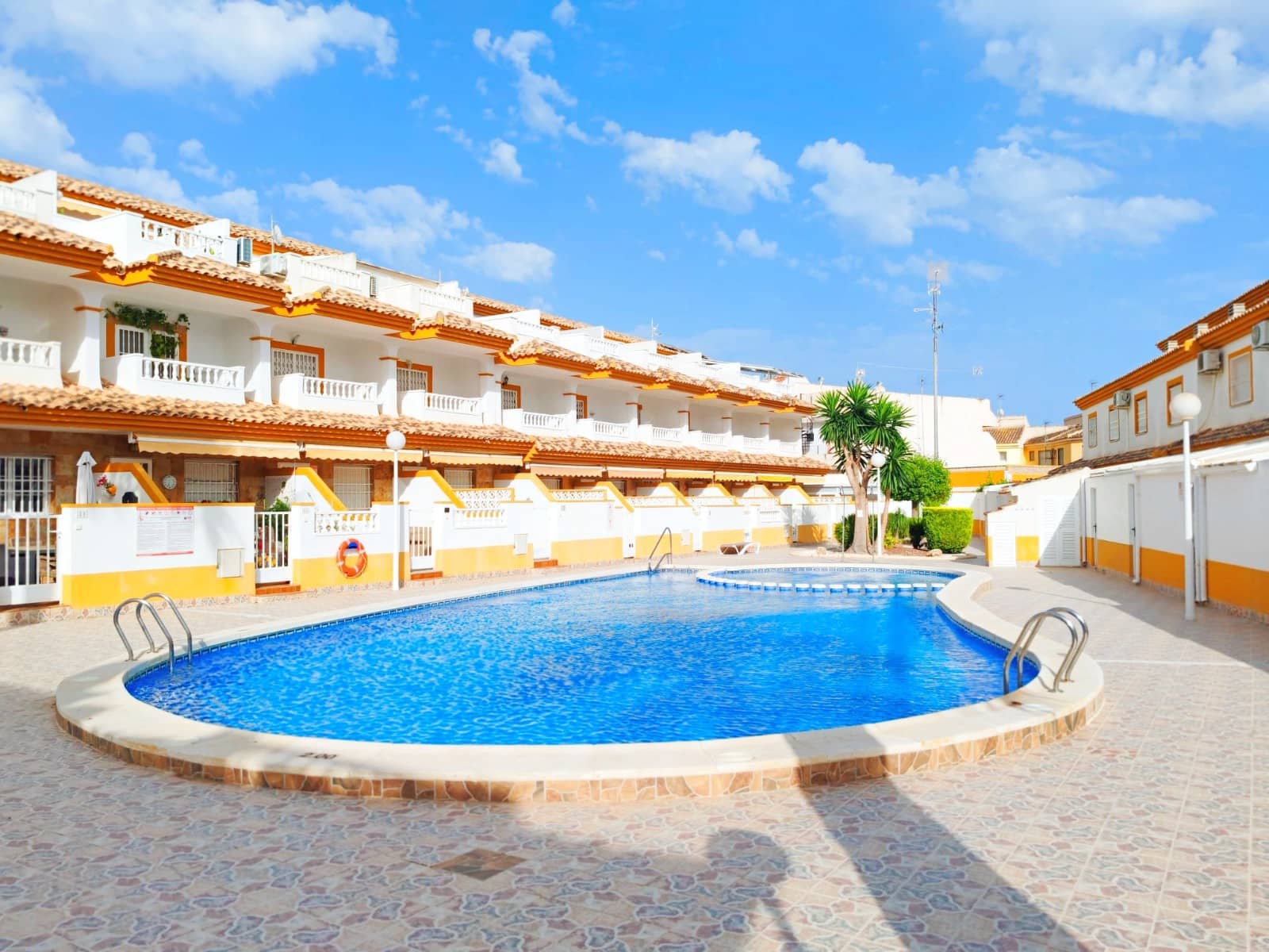 3 soverom Hus til salgs i Los Alcazares med svømmebasseng - € 269 000 (Ref: 9199215)