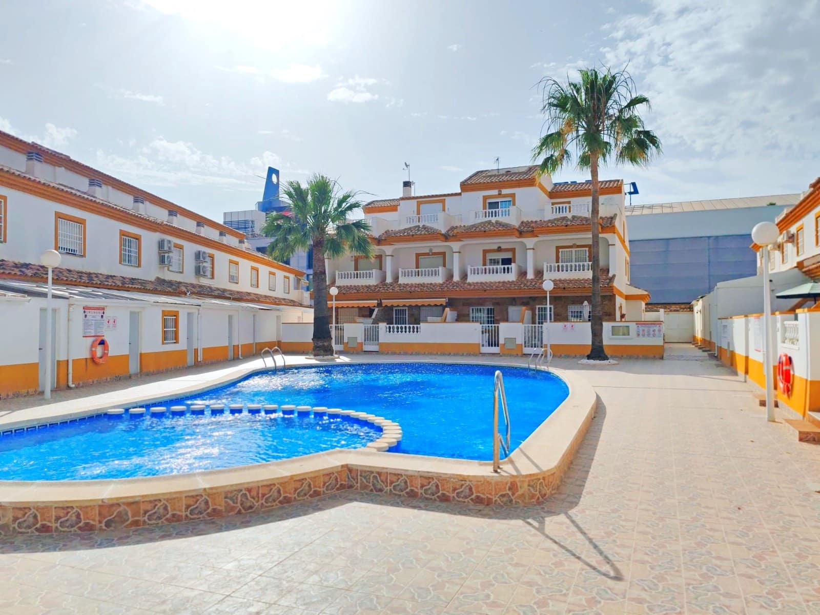 3 soverom Hus til salgs i Los Alcazares med svømmebasseng - € 269 000 (Ref: 9199215)