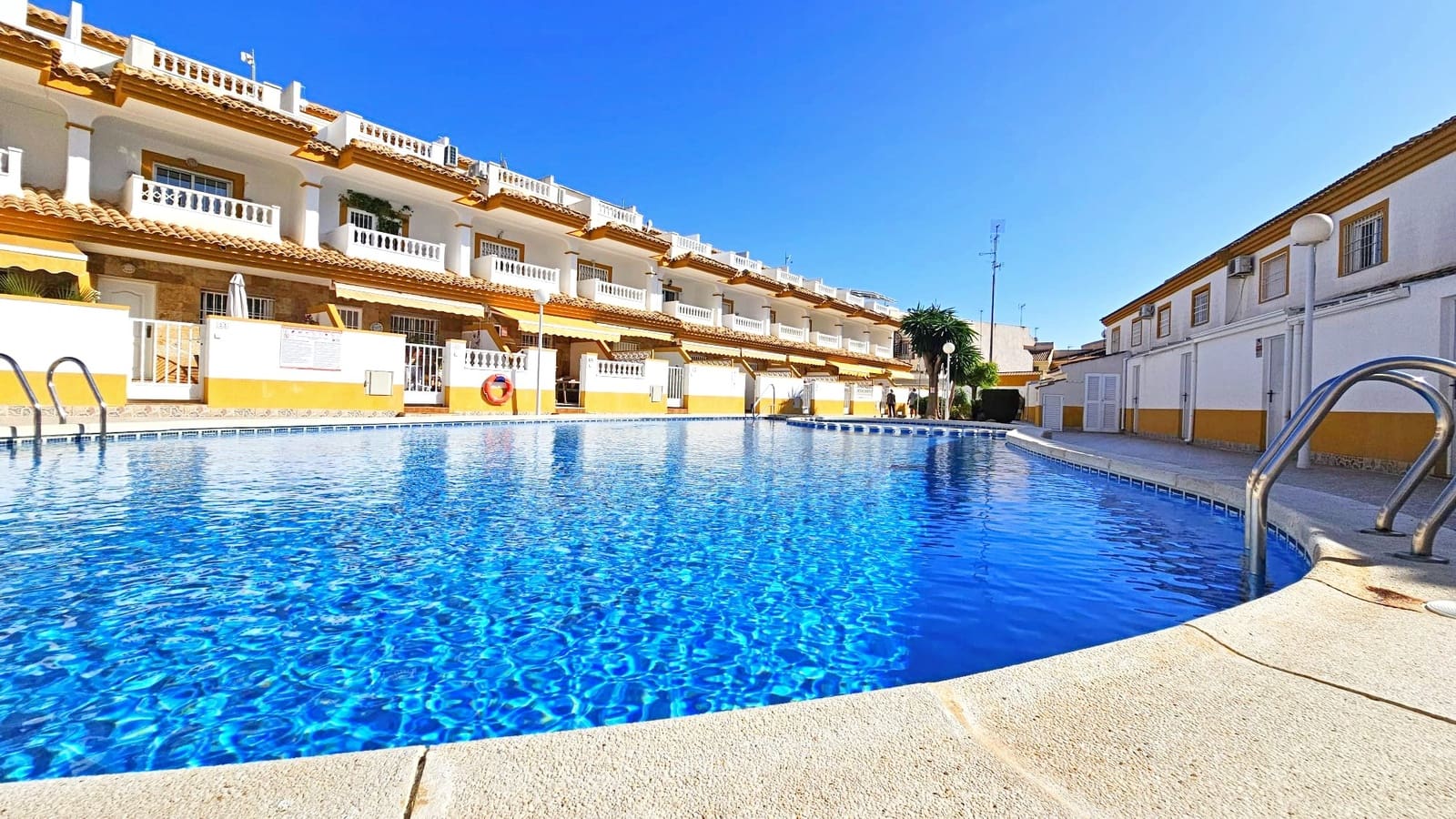 3 soverom Hus til salgs i Los Alcazares med svømmebasseng - € 269 000 (Ref: 9199215)