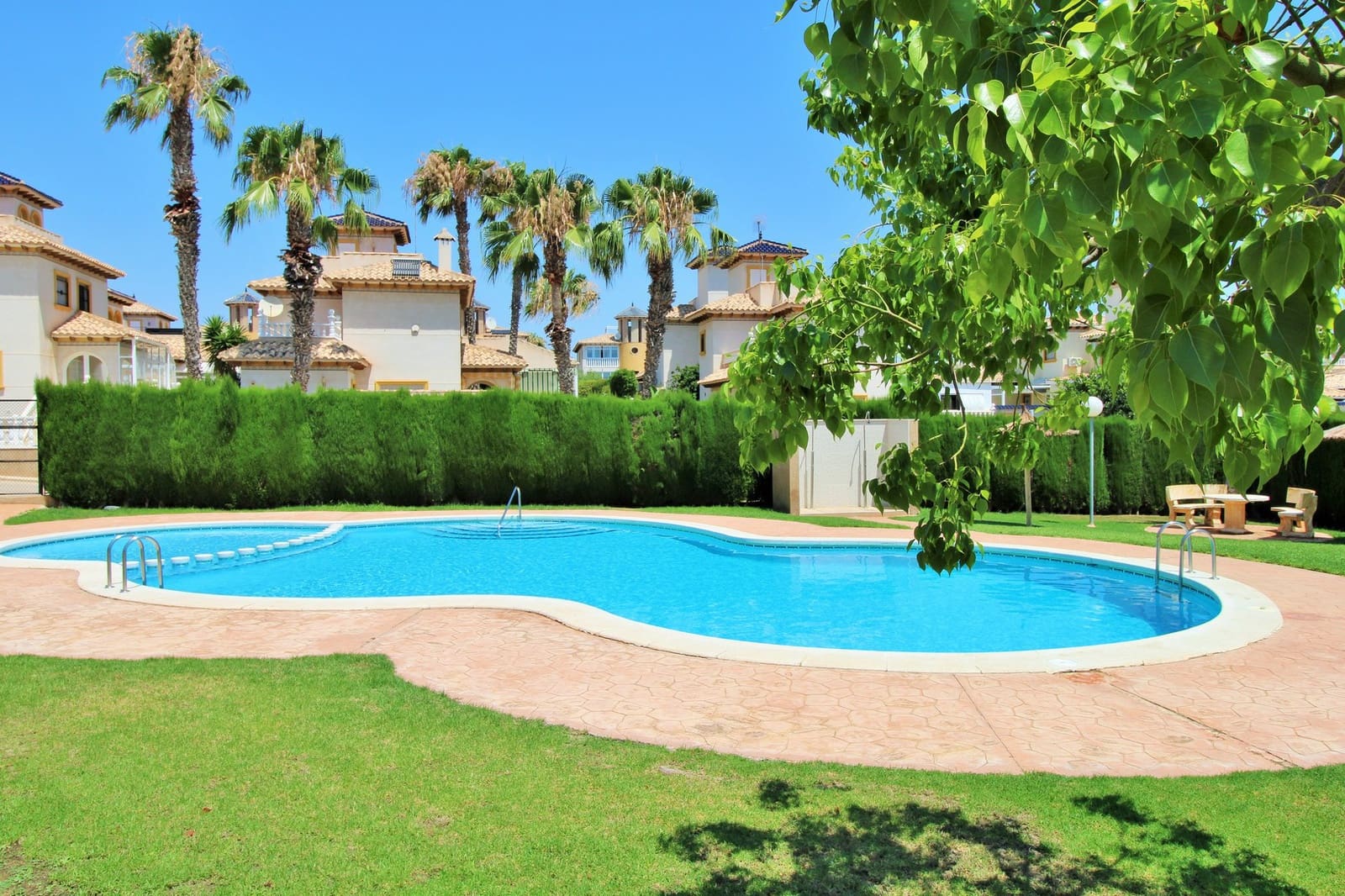 2 soverom Kjedet enebolig til salgs i La Zenia med svømmebasseng - € 239 000 (Ref: 9199216)