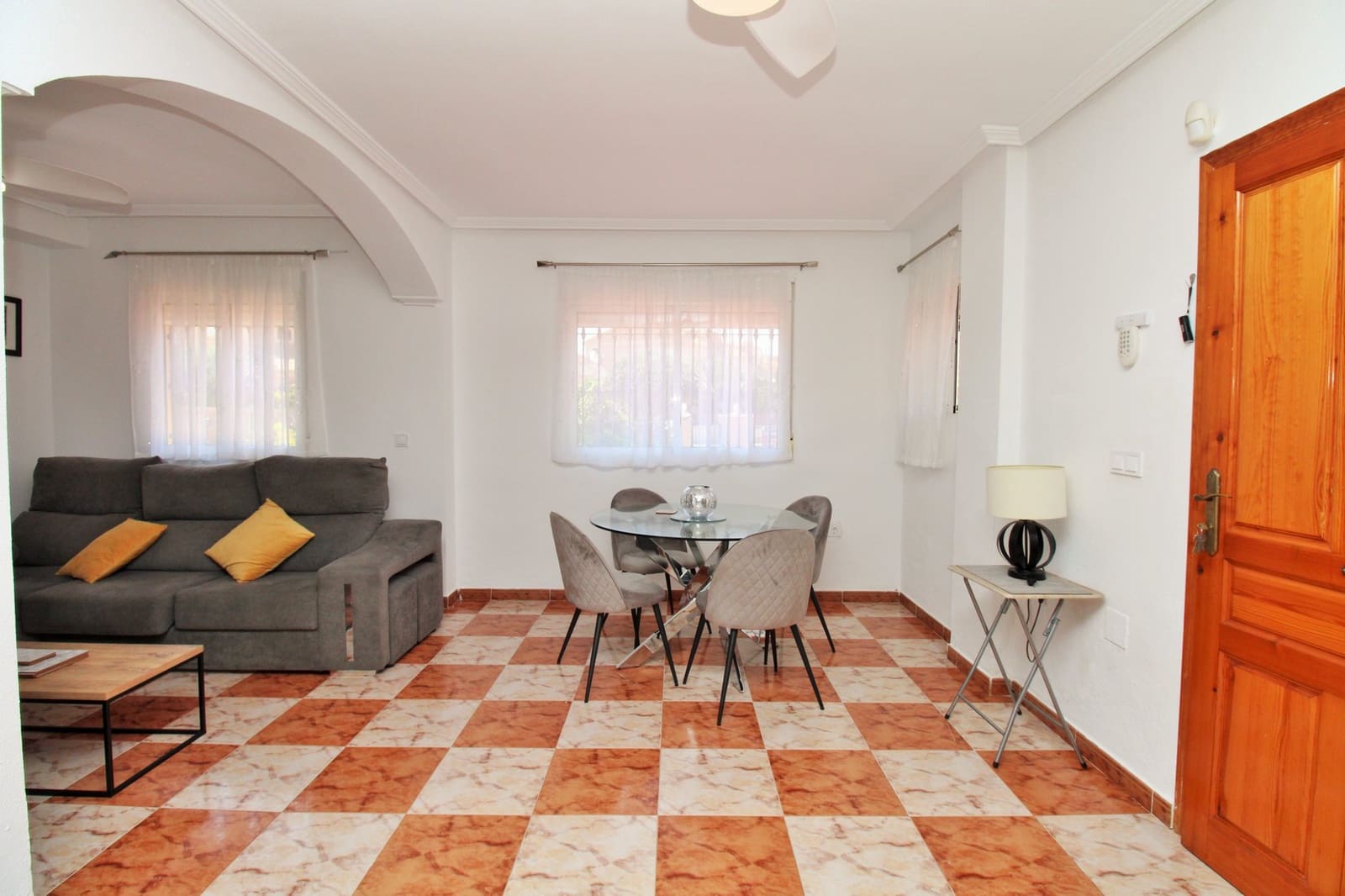 2 soverom Kjedet enebolig til salgs i La Zenia med svømmebasseng - € 239 000 (Ref: 9199216)