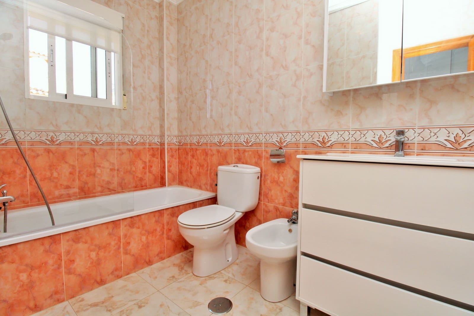 2 soverom Kjedet enebolig til salgs i La Zenia med svømmebasseng - € 239 000 (Ref: 9199216)