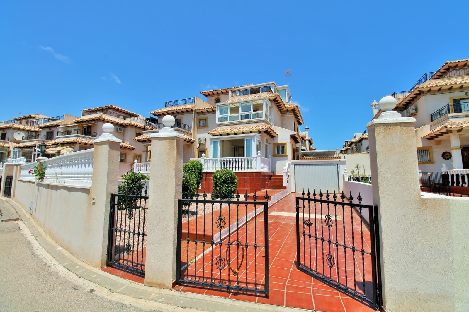 2 soveværelse Byhus til salg i Playa Flamenca med swimmingpool - € 225.000 (Ref: 9199219)