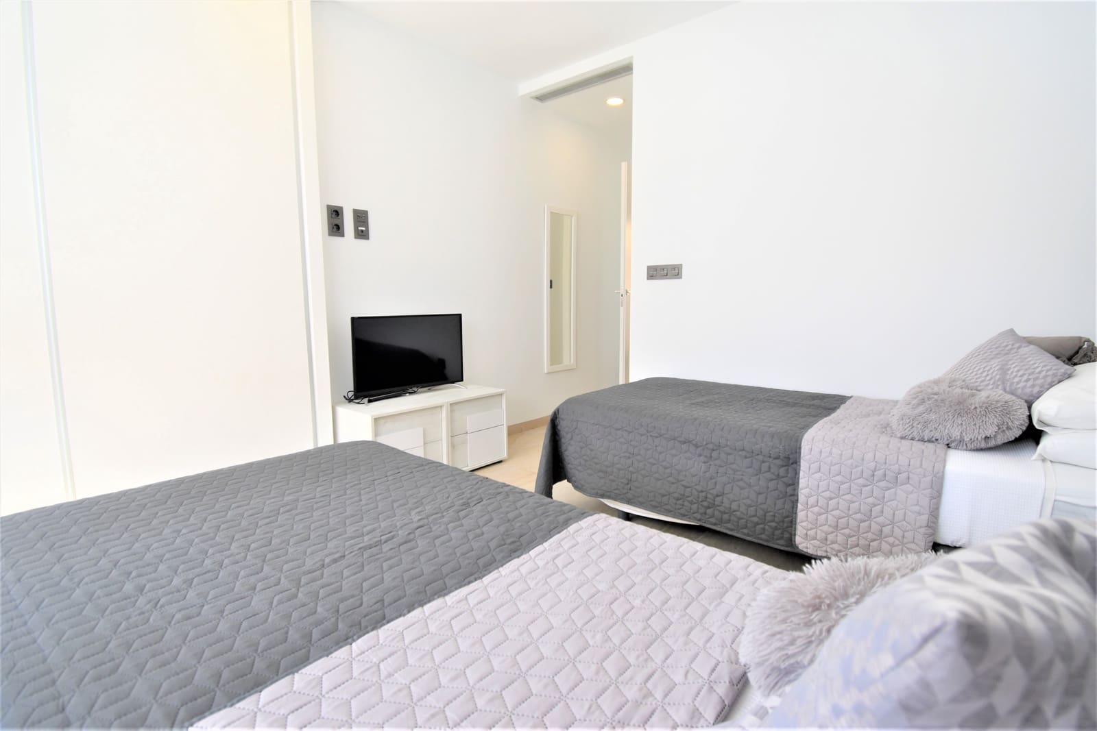 3 quarto Moradia para venda em Villamartin com piscina garagem - 475 000 € (Ref: 9291077)