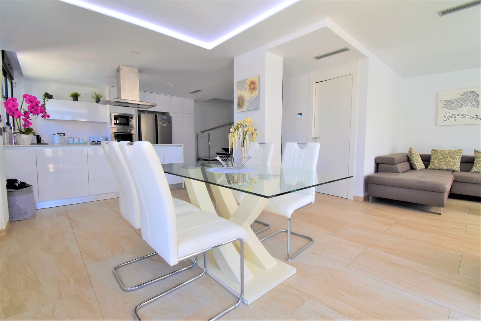 3 quarto Moradia para venda em Villamartin com piscina garagem - 475 000 € (Ref: 9291077)