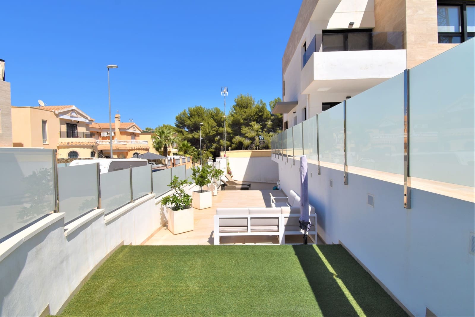3 quarto Moradia para venda em Villamartin com piscina garagem - 475 000 € (Ref: 9291077)