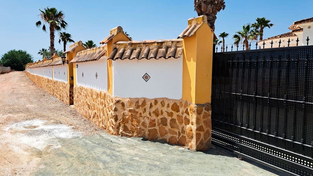 3 bedroom Villa for sale in Catral with pool - € 375,000 (Ref: 9291079)