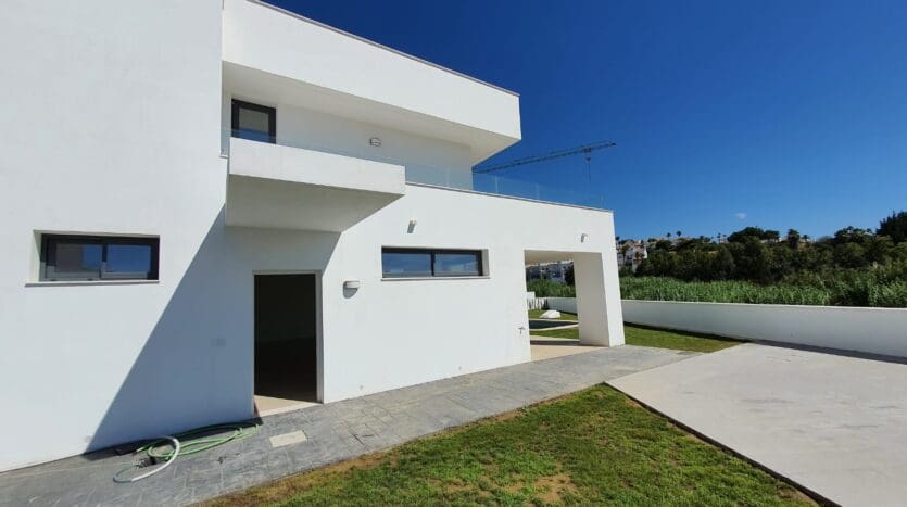 Chalet de 4 habitaciones en Manilva en venta - 1.065.000 € (Ref: 9350944)