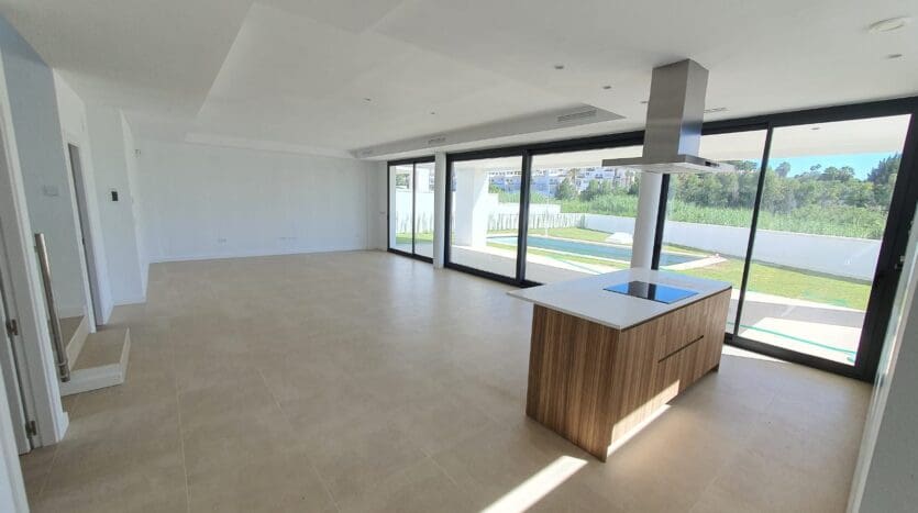 Chalet de 4 habitaciones en Manilva en venta - 1.065.000 € (Ref: 9350944)