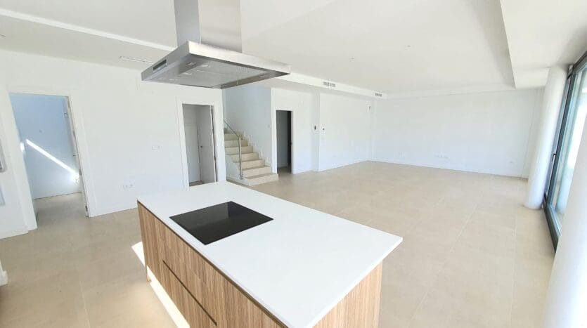 Chalet de 4 habitaciones en Manilva en venta - 1.065.000 € (Ref: 9350944)