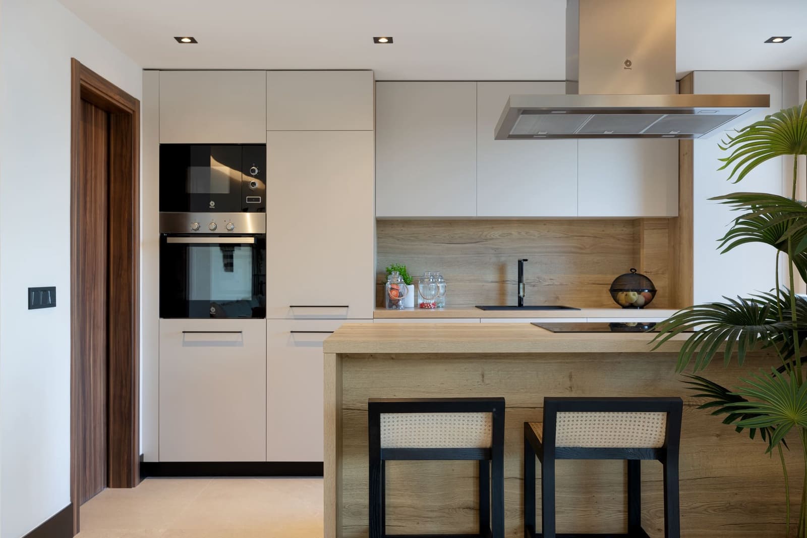 3 sypialnia Apartament na sprzedaż w Marbella z basenem garażem - 950 000 € (Ref: 9351160)