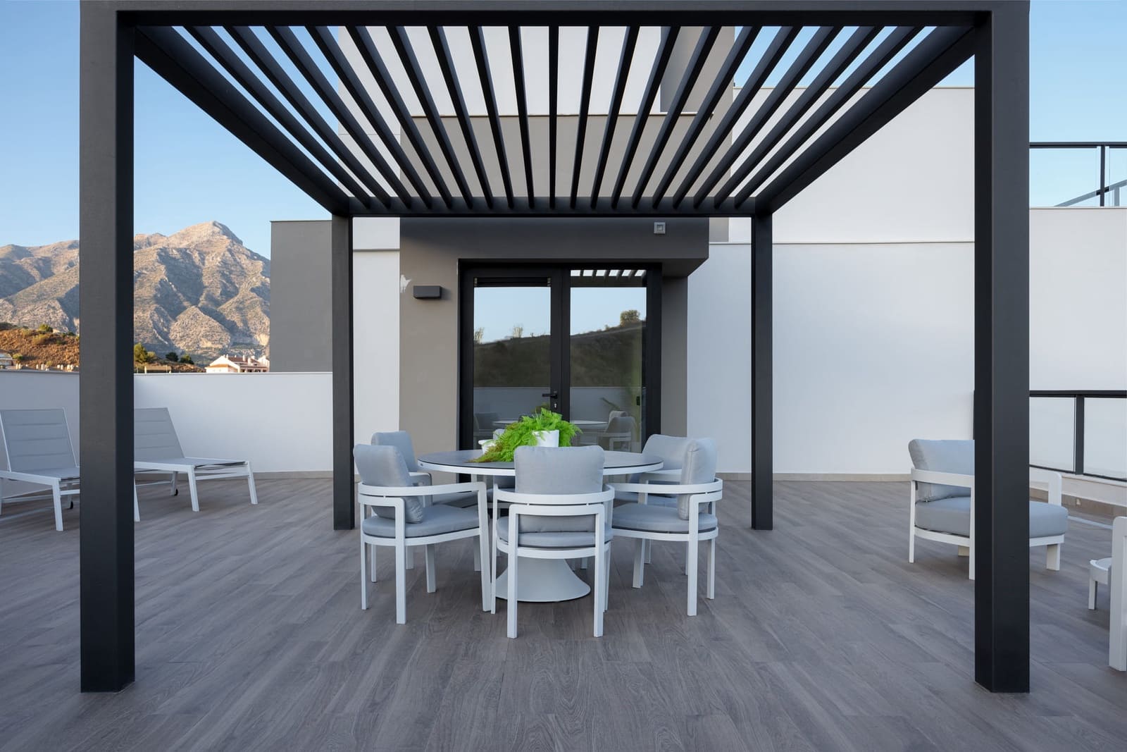 3 sypialnia Apartament na sprzedaż w Marbella z basenem garażem - 950 000 € (Ref: 9351160)