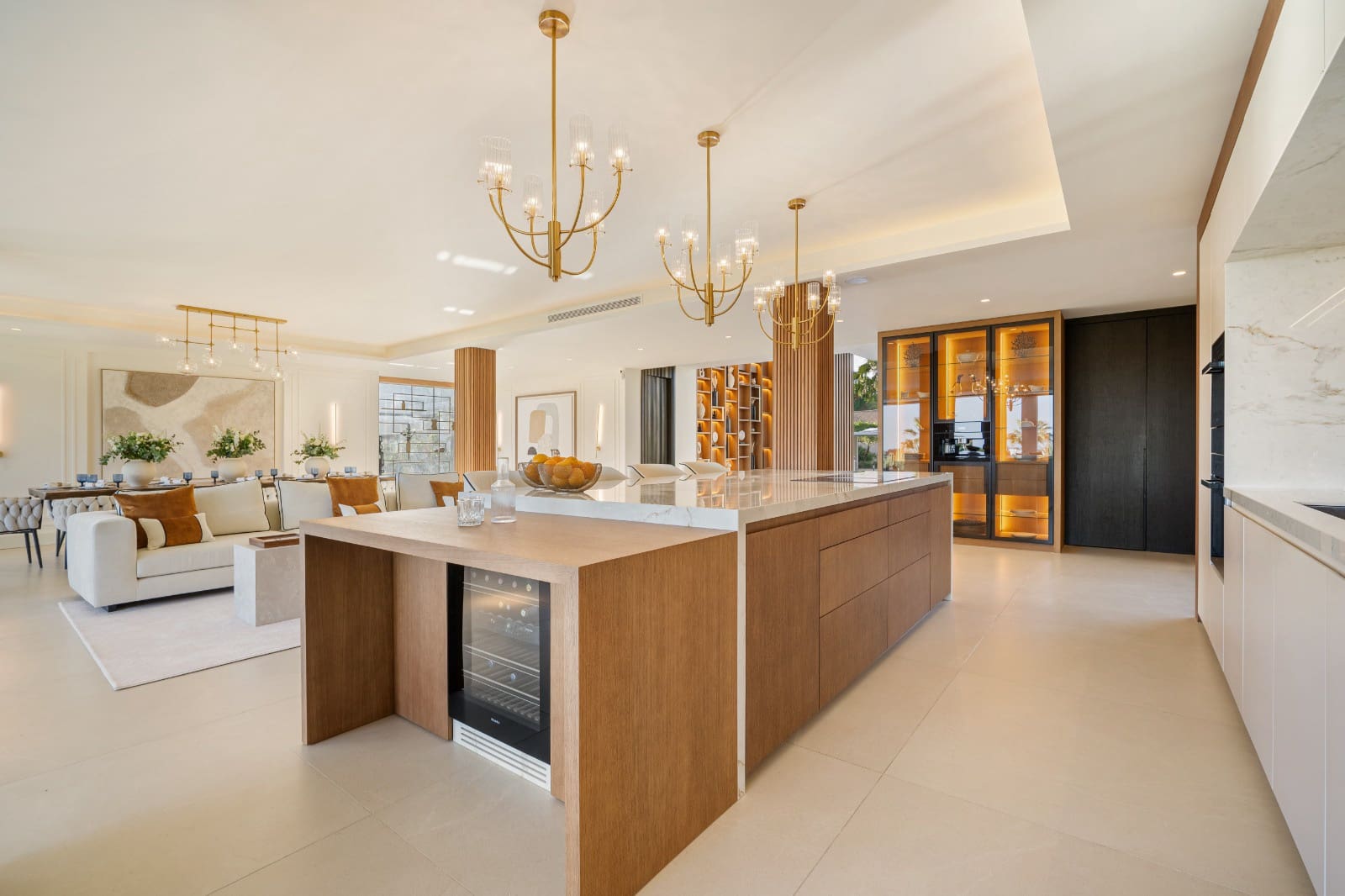 6 bedroom Villa for sale in Marbella - € 7,350,000 (Ref: 9352355)