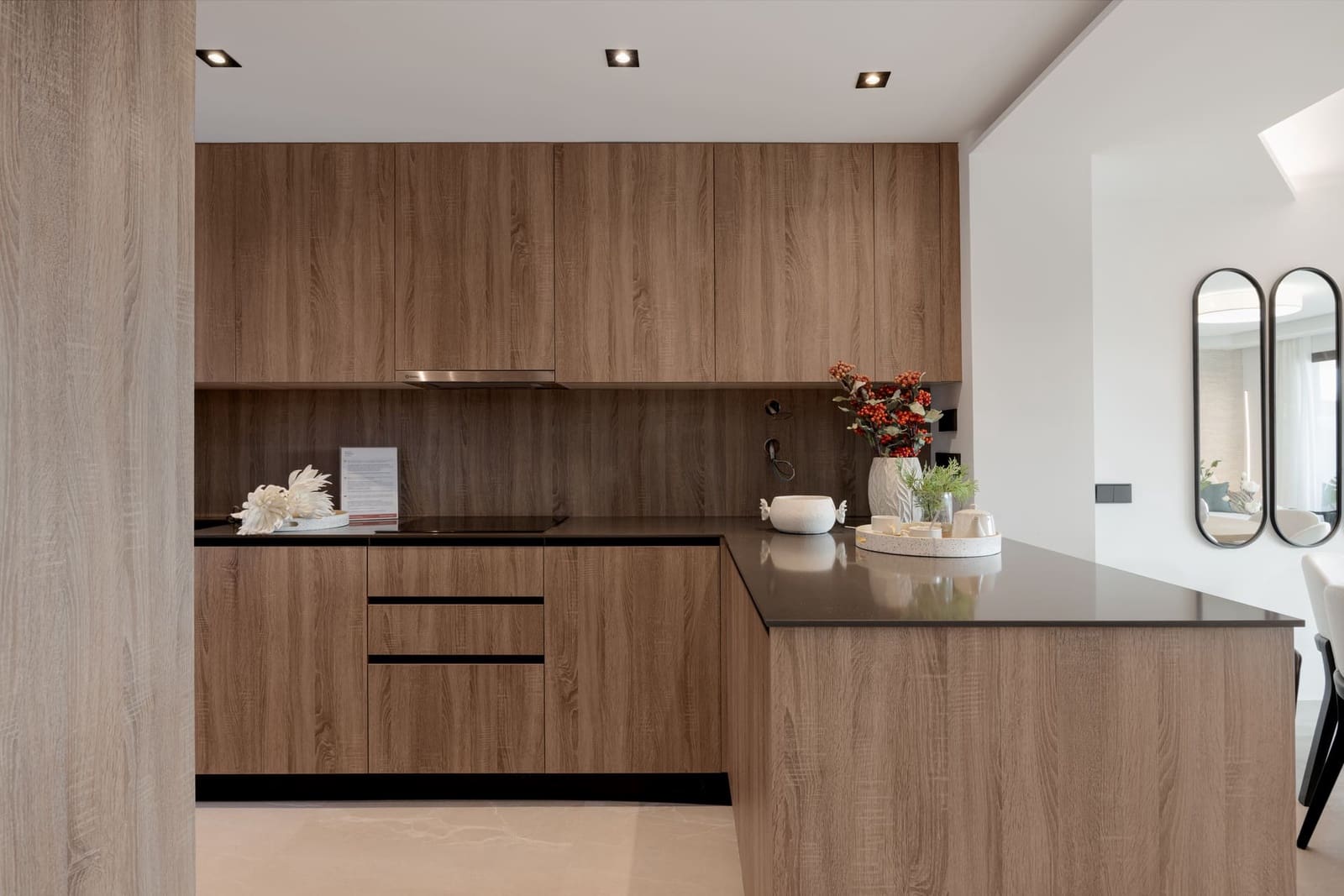 3 sypialnia Willa na sprzedaż w Istan z basenem garażem - 620 000 € (Ref: 9352428)